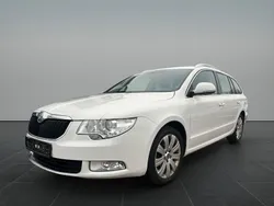 Weiß Gebraucht 2010 Skoda Superb Kombi | 3.400 € (Superpreis)
