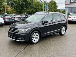 Schwarz Gebraucht 2022 VW Tiguan Elegance SUV | 29.700 € (Fairer Preis)