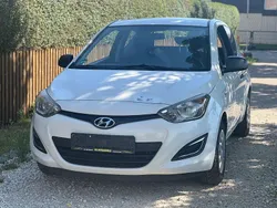 Weiß Gebraucht 2014 Hyundai i20 Classic Limousine | 4.450 € (Etwas zu teuer)