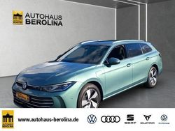 Maripositgrün metallic Neu 2025 VW Passat Business Kombi | 42.888 € (Superpreis)