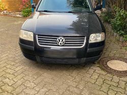 Schwarz Gebraucht 2002 VW Passat Kombi | 750 € (Fairer Preis)