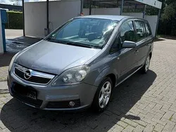 Grau Gebraucht 2006 Opel Zafira Van / Kleinbus | 3.950 € (Etwas zu teuer)