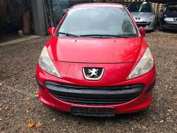 Rot Gebraucht 2009 Peugeot 207 Kleinwagen | 1.100 € (Teuer)