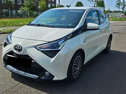 Weiß Gebraucht 2021 Toyota Aygo Kleinwagen | 14.000 € (Teuer)