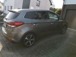 Grau Gebraucht 2016 Kia Carens Van / Kleinbus | 9.400 € (Fairer Preis)