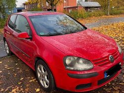 Rot Gebraucht 2005 VW Golf V Kleinwagen | 2.500 € (Fairer Preis)