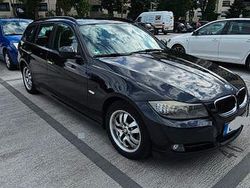 Schwarz Gebraucht 2011 BMW 318 Kombi | 10.000 €