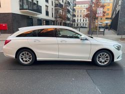 Weiß Gebraucht 2017 Mercedes CLA200 Shooting Brake Kombi | 16.990 €