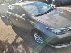Grau Gebraucht 2017 Toyota Auris Comfort Limousine | 11.500 € (Fairer Preis)