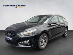 Abyss black Gebraucht 2024 Hyundai i30 Select Kombi | 21.190 € (Guter Preis)