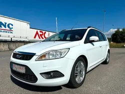 Weiß Gebraucht 2010 Ford Focus Kombi | 2.350 € (Guter Preis)