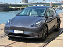 Grau Gebraucht 2022 Tesla Model Y Long Range SUV | 36.499 € (Fairer Preis)