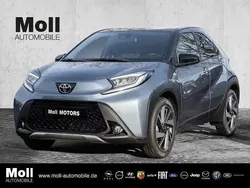 Celestite grey metallic / nigh Gebraucht 2024 Toyota Aygo X-plore Kleinwagen | 18.880 € (Fairer Preis)