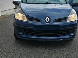 Blau Gebraucht 2006 Renault Clio II Kleinwagen | 1.500 €