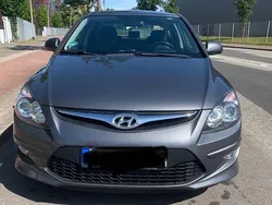 Grau Gebraucht 2010 Hyundai i30 Edition+ Limousine | 3.800 € (Etwas zu teuer)