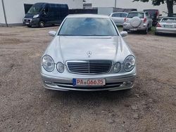 Grau Gebraucht 2003 Mercedes E320 Avantgarde Limousine | 13.999 €