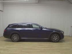 Blau Gebraucht 2021 Mercedes E220 Avantgarde Kombi | 22.450 € (Guter Preis)