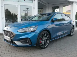 Performanceblau metallic Gebraucht 2020 Ford Focus ST Limousine | 22.799 € (Fairer Preis)