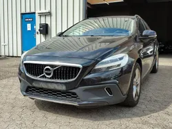 Schwarz Gebraucht 2016 Volvo V40 CC Momentum Kombi | 8.600 € (Guter Preis)