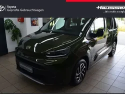 Grün Gebraucht 2024 Toyota Proace Verso City Kombi | 32.840 € (Fairer Preis)