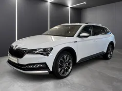 Moonweiss metallic Gebraucht 2023 Skoda Superb Scout 4x4 Kombi | 32.799 €
