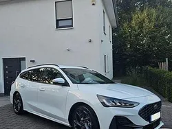 Weiß Gebraucht 2023 Ford Focus ST Kombi | 27.777 € (Guter Preis)