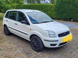 Weiß Gebraucht 2005 Ford Fusion Ambiente Limousine | 2.650 € (Fairer Preis)