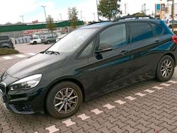 Schwarz Gebraucht 2015 BMW 218 Active Tourer Van / Kleinbus | 11.000 € (Fairer Preis)