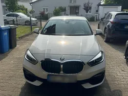 Weiß Gebraucht 2020 BMW 118 Kleinwagen | 17.000 € (Fairer Preis)