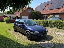 Blau Gebraucht 1999 Opel Corsa Kleinwagen | 1.500 € (Teuer)