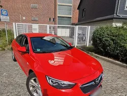 Rot Gebraucht 2017 Opel Insignia Edition Limousine | 9.000 € (Guter Preis)