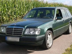 Grün Gebraucht 1993 Mercedes 300 Kombi | 16.999 €