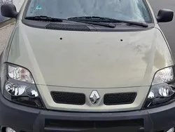 Grün Gebraucht 2001 Renault Scénic Black Edition Van / Kleinbus | 6.500 €