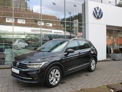 Deep black perleffekt Gebraucht 2024 VW Tiguan Move SUV | 30.490 € (Guter Preis)