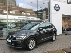 Deep black perleffekt Gebraucht 2024 VW Tiguan Move SUV | 31.990 € (Guter Preis)