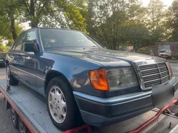 Blau Gebraucht 1992 Mercedes E220 Limousine | 11.900 €