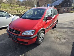 Rot Gebraucht 2002 Opel Zafira Comfort Van / Kleinbus | 2.900 € (Etwas zu teuer)