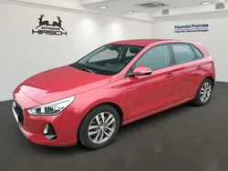 Rot Gebraucht 2018 Hyundai i30 Select Limousine | 9.690 € (Guter Preis)