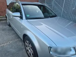 Grau Gebraucht 2004 Audi A4 Kombi | 3.300 € (Teuer)