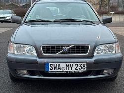 Blau Gebraucht 2002 Volvo V40 Kombi | 1.499 €