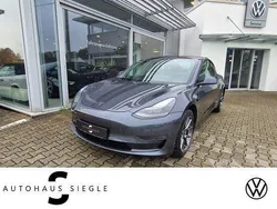Grau (metallic) Gebraucht 2021 Tesla Model 3 Long Range Limousine | 28.940 € (Fairer Preis)