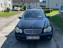 Schwarz Gebraucht 2001 Mercedes C220 Classic Kombi | 950 € (Fairer Preis)