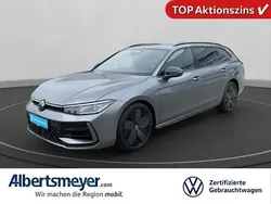 Grau Gebraucht 2024 VW Passat R-line Kombi | 49.808 € (Fairer Preis)