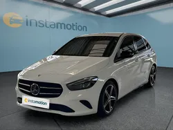 Weiß Gebraucht 2021 Mercedes B200 Van / Kleinbus | 24.599 € (Fairer Preis)