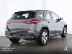Grau Gebraucht 2025 Mercedes EQA250 Advanced SUV | 39.890 € (Teuer)