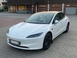 Weiß Gebraucht 2023 Tesla Model 3 Limousine | 33.900 € (Etwas zu teuer)
