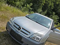 Silber Gebraucht 2004 Opel Signum Kombi | 2.000 €