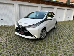 Weiß Gebraucht 2015 Toyota Aygo Kleinwagen | 6.480 € (Fairer Preis)