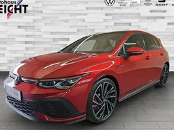 Kings red metallic (metallic) Gebraucht 2024 VW Golf VIII GTI Clubsport Limousine | 33.610 € (Guter Preis)