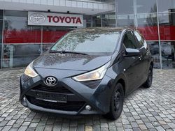 Rauchgrau mica Gebraucht 2019 Toyota Aygo X-play Kleinwagen | 8.490 € (Fairer Preis)